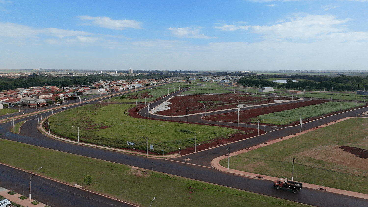 Vista aérea do canteiro de obras do Bella Verona Boulevard em Abril de 2026