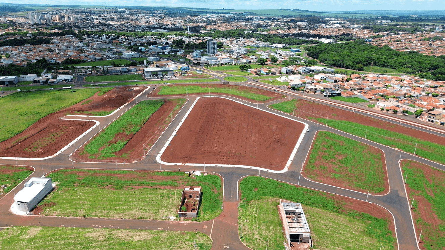Vista aérea do canteiro de obras do Bella Verona Boulevard em Fevereiro de 2026